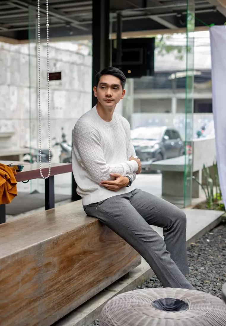 Kale Sylvester White / Sweater Rajut