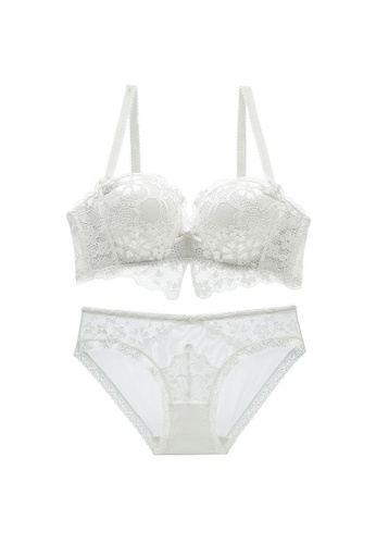 W.Excellence white Premium White Lace Lingerie Set (Bra and Underwear) B4A69US52A6255GS_1