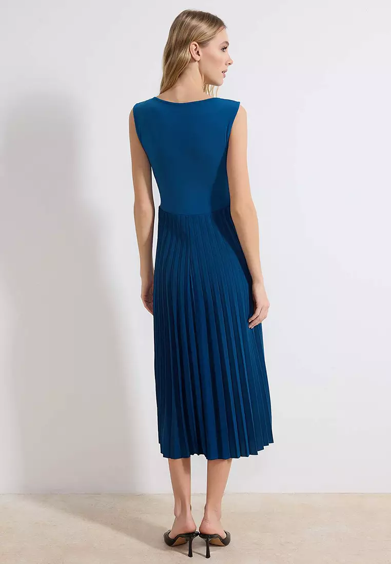 Petrol Zero Sleeve Crew Neck Pleated Flexible Midi Knitted Dress Twoss24El785