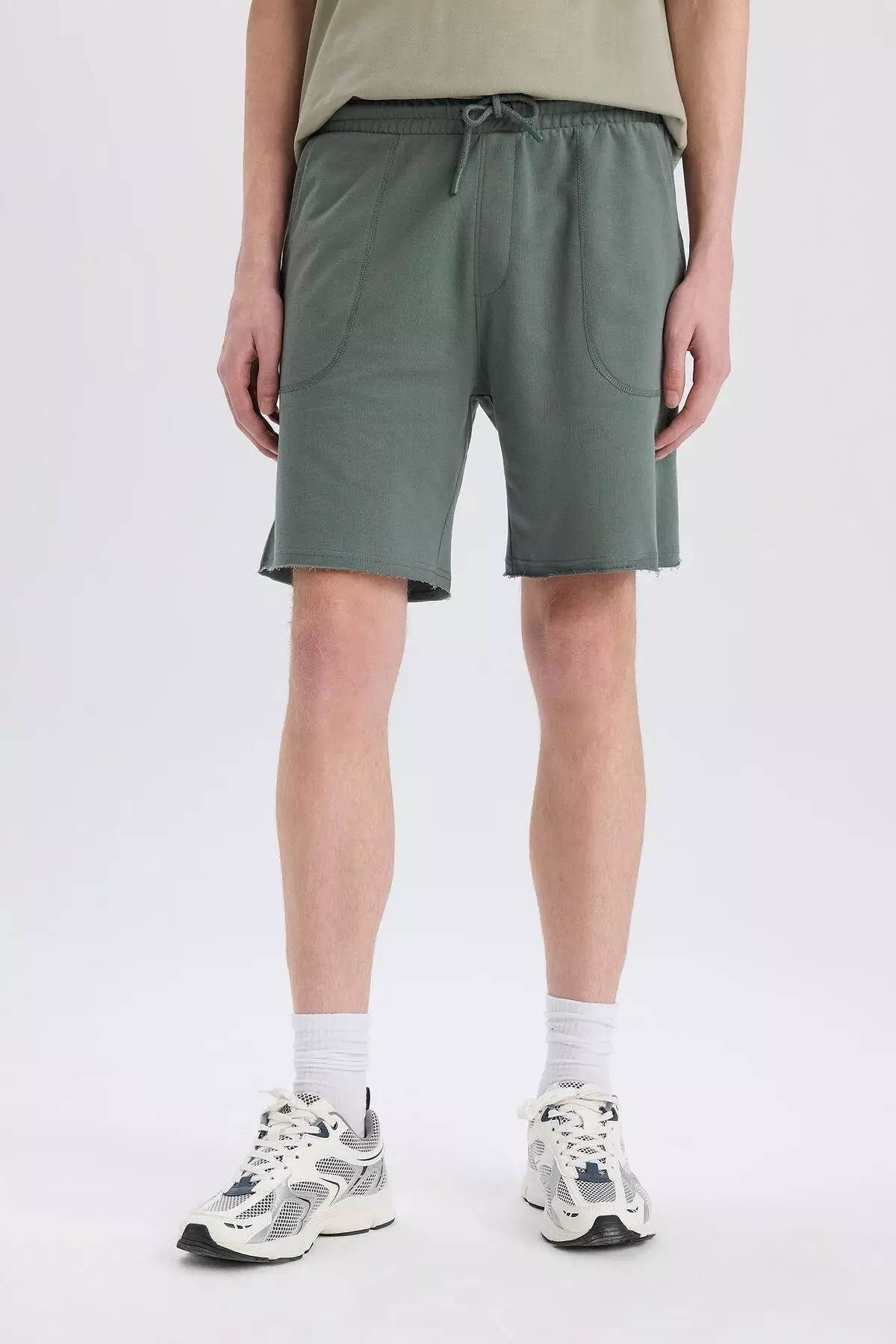 100% Cotton Slim Fit Slim Fit Narrow Leg Basic Plain Shorts with Pockets B8673Ax24Sm