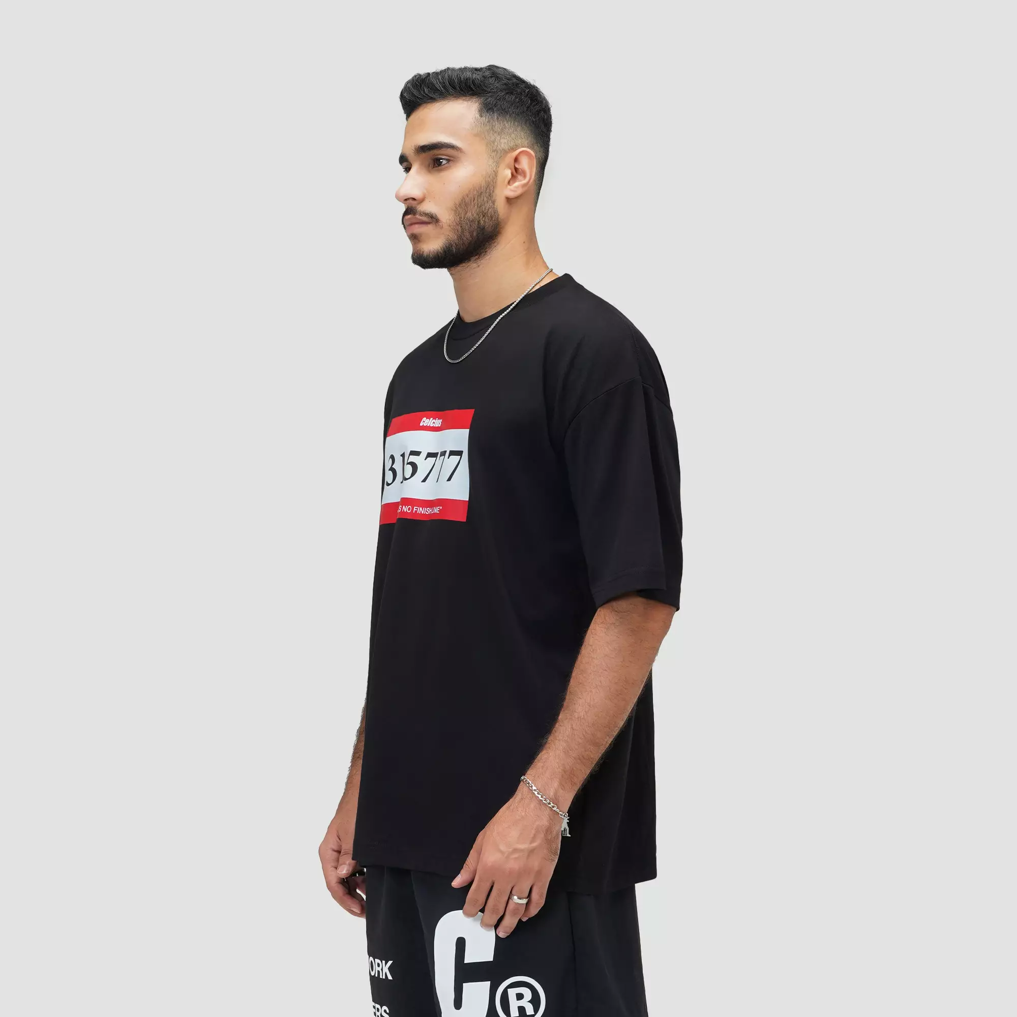 CELCIUS Runner Sticker Graphic T-shirt LIN001523C Hitam