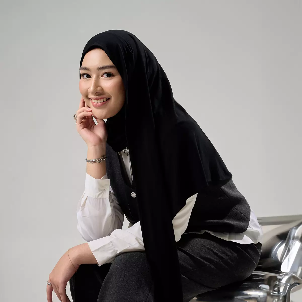 ZM Zaskia Mecca - Sadja Black | Hijab Instant Segitiga Spandex Premium