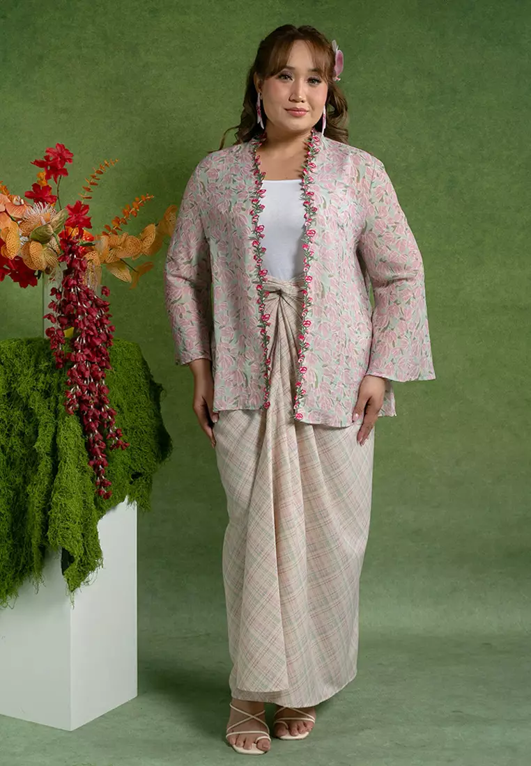 Bella 加大碼 Kebaya 上衣配 Pareo 裙
