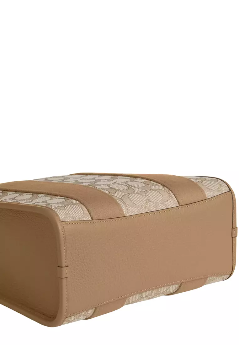 Smith Tote Bag 24 In Signature Jacquard - Light Khaki Multi CAR78