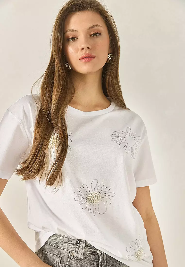Women's Flower Motif Stone Bead Embroidered Regular Fit Cotton T-Shirt 8128 60283300
