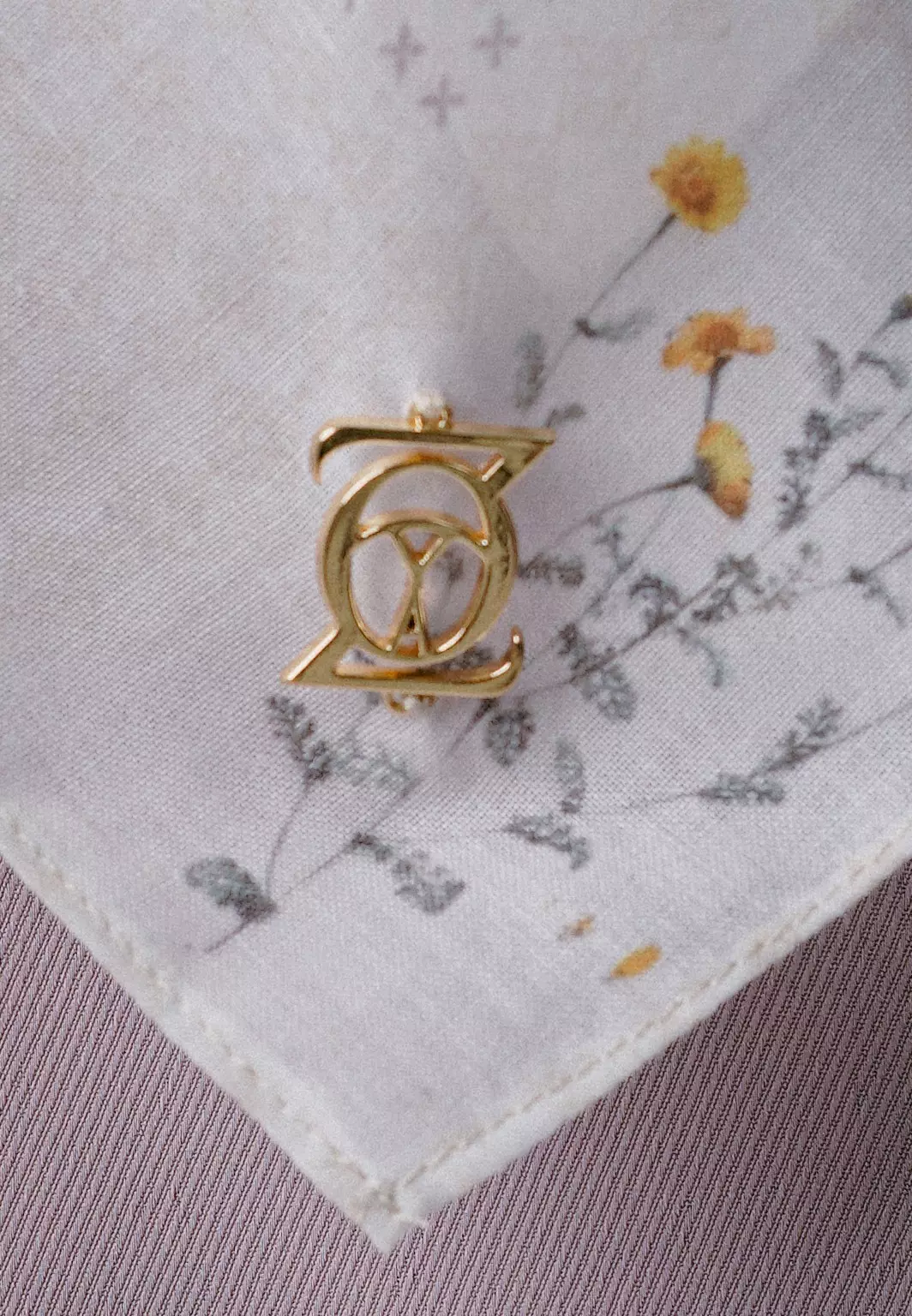 FIORELLA  Scarf Offwhite - Kerudung Hijab Segiempat Motif With BOX - Bahan Nesla - Ukuran 115x115