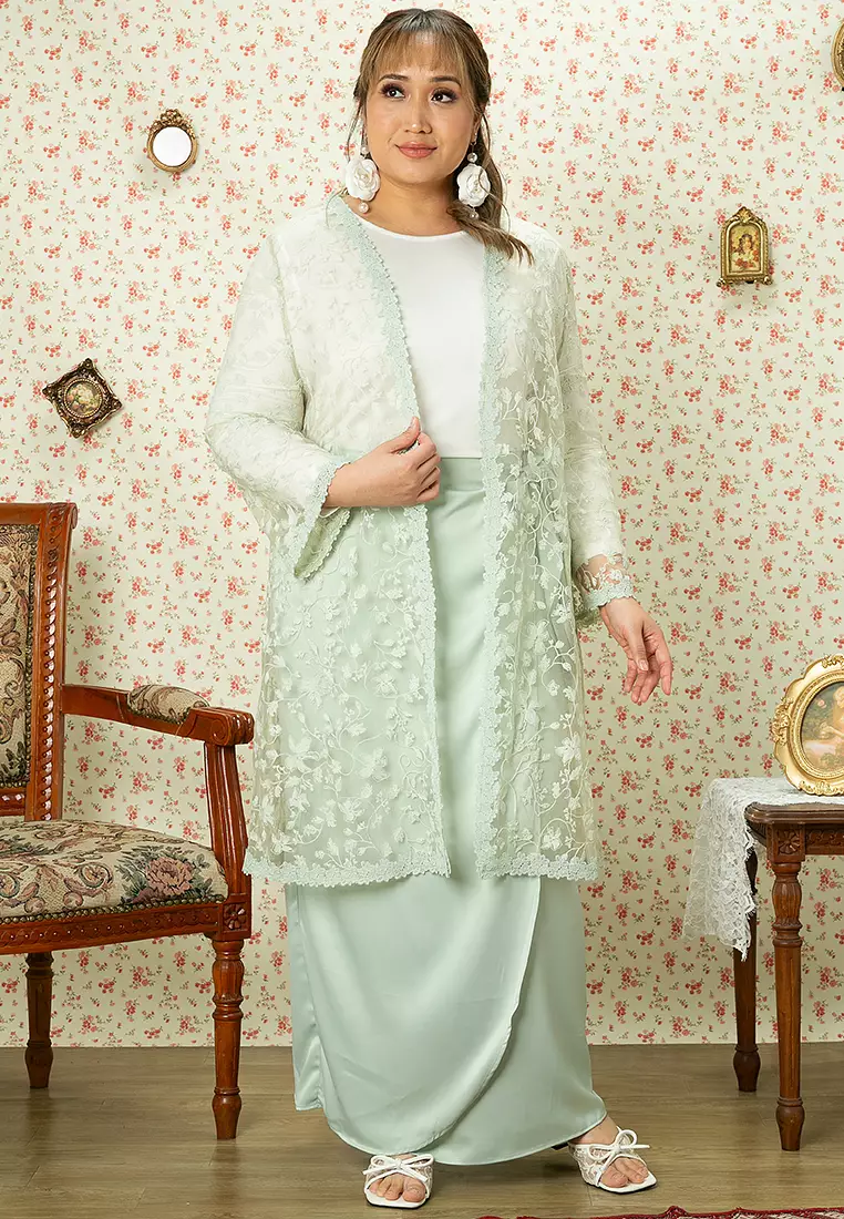 ENDAH PLUS SIZE LONG LACE KEBAYA SET