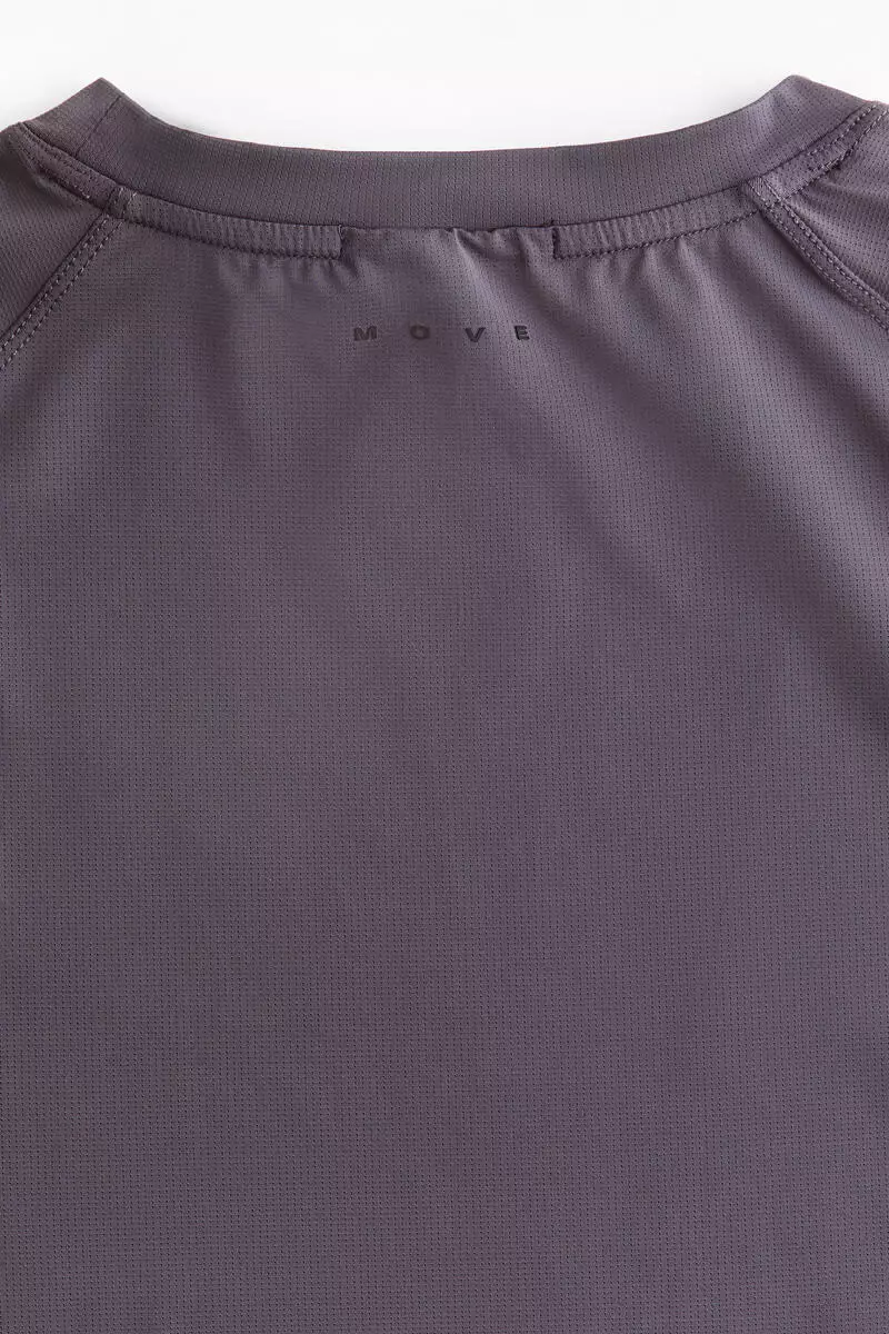 Muscle Fit Sports T-shirt with CoolMove™