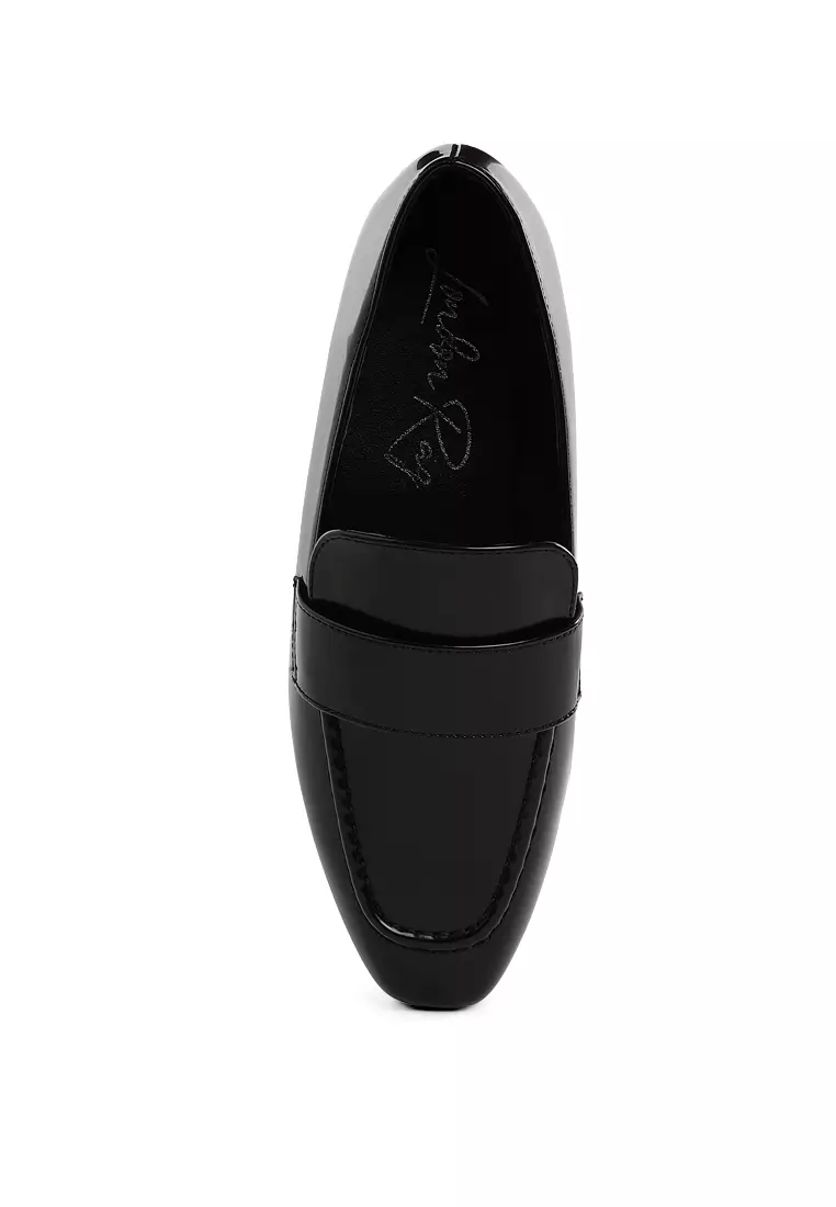 Flat Heel Loafers In Black