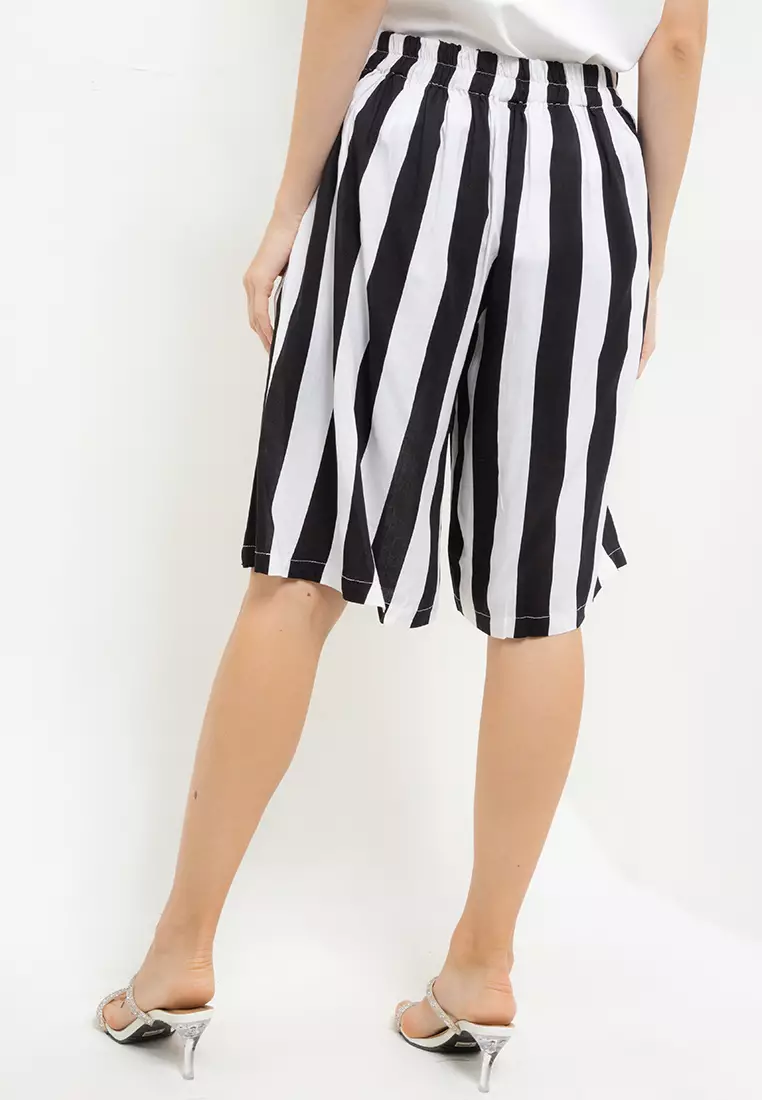 Celana Pendek Kulot Garis Besar