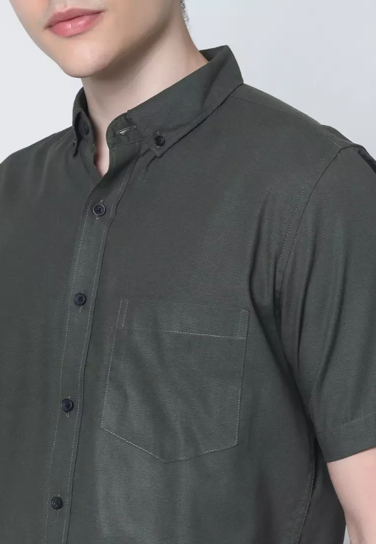 Cotton Well Ben Short Sleeve Oxford Shirt Army Green | Kemeja Pria Lengan Pendek Basic Polos Hijau