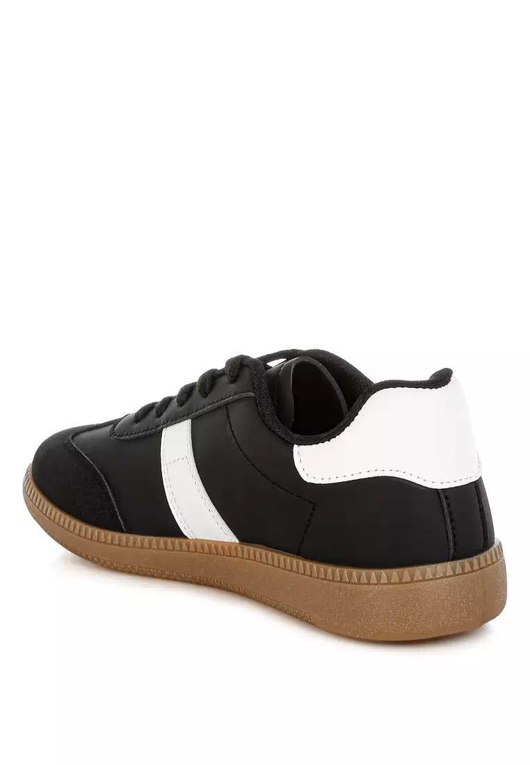 Classic Lace-Up Flatform Sneaker In Black