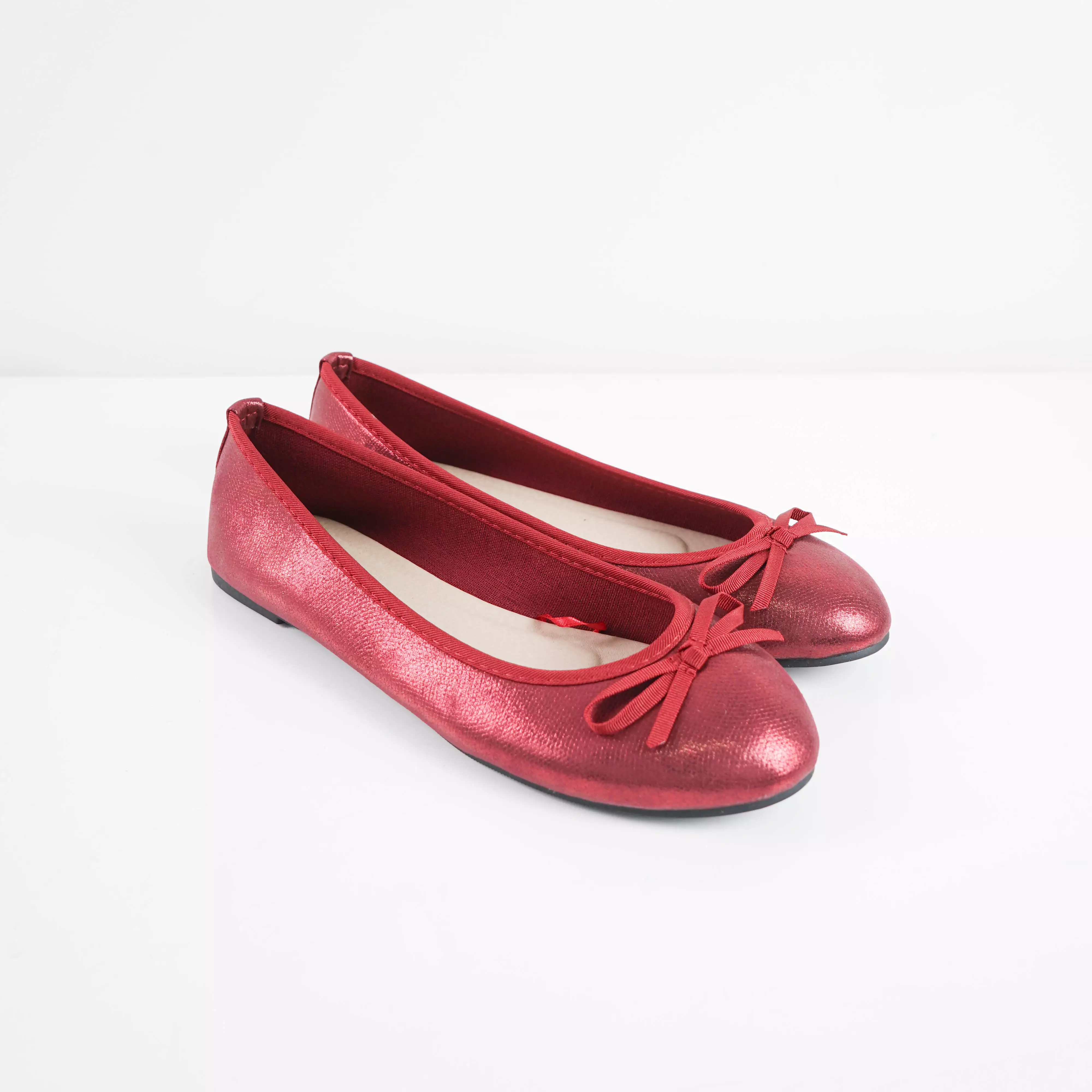 Maroon flat outlet shoes