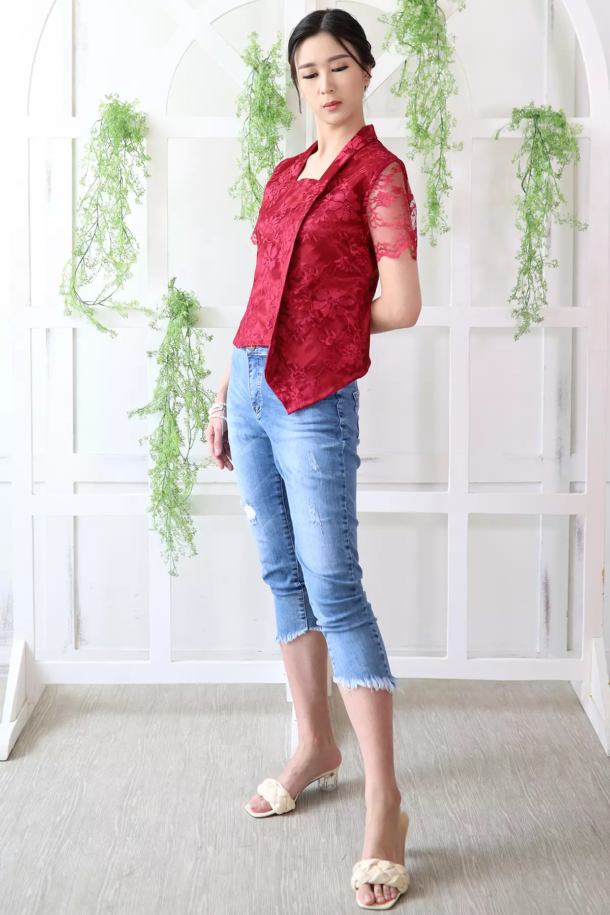 Katarina Brukat Red Wine Kebaya