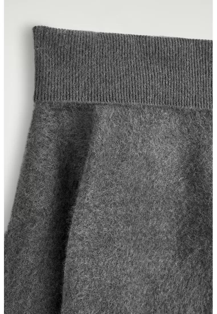 OFF-THE-SHOULDER MERINO WOOL JUMPER