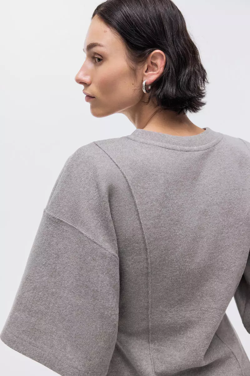 Loose-fit fine-knit top