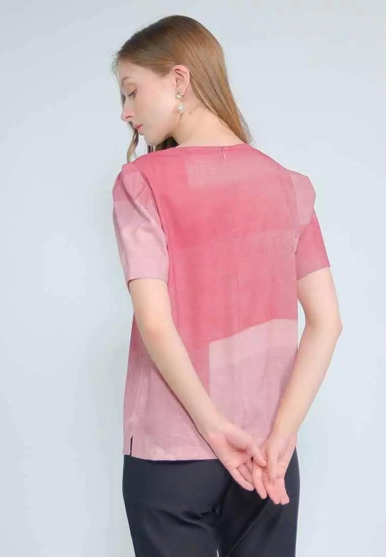 Liora Short Sleeves Top in Abstract Print