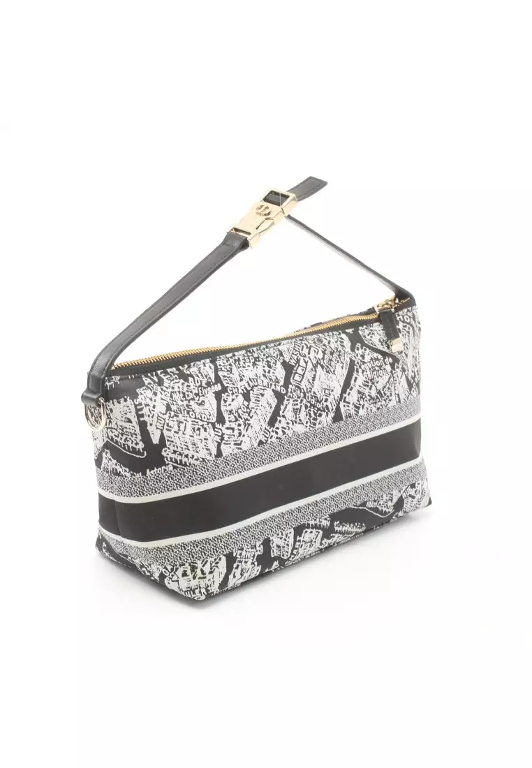 Buy Christian Dior Pre loved Christian Dior DIORTRAVEL nomad pouch