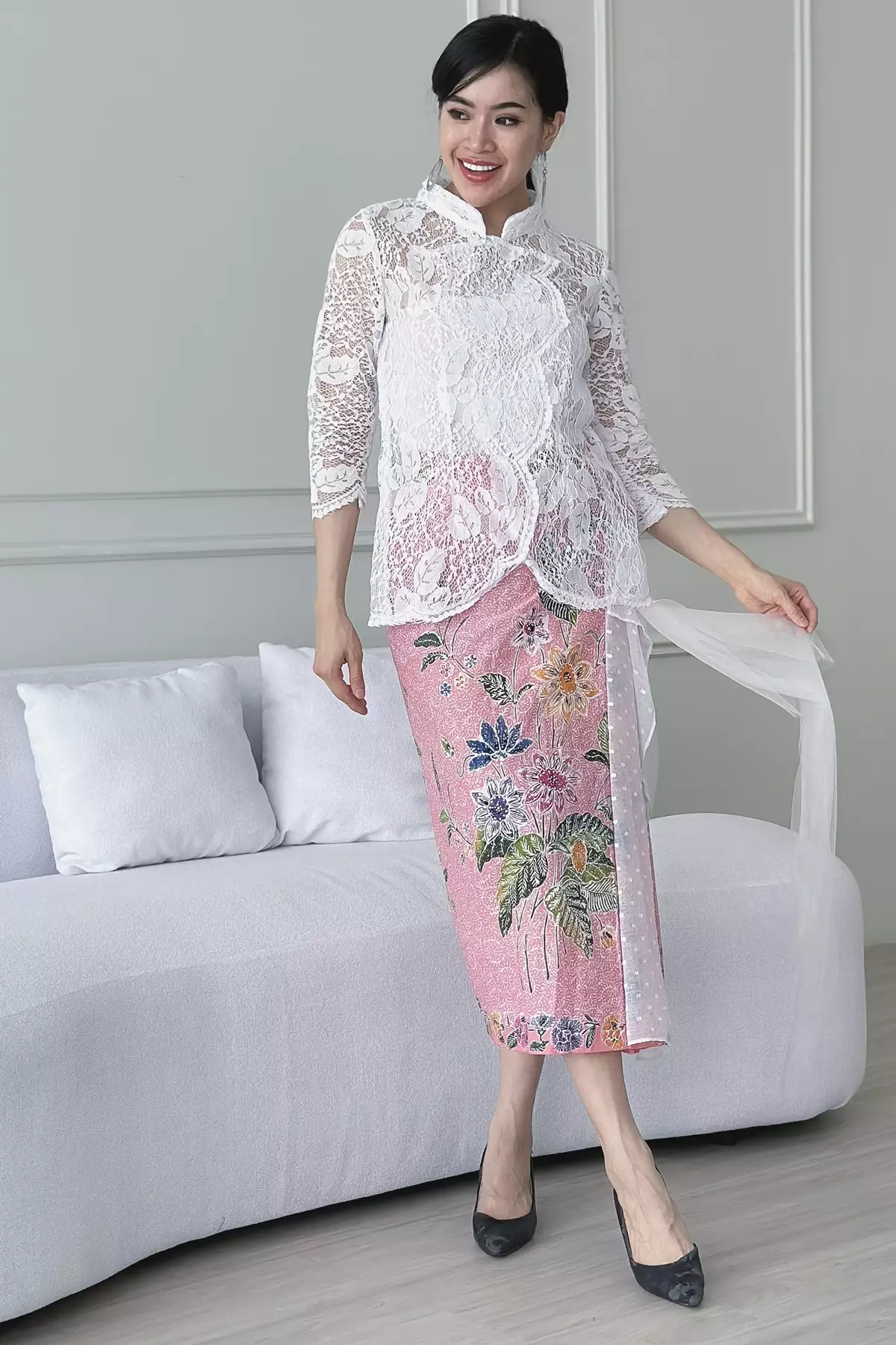 Jeng Dipha White Lace Kebaya Janggan