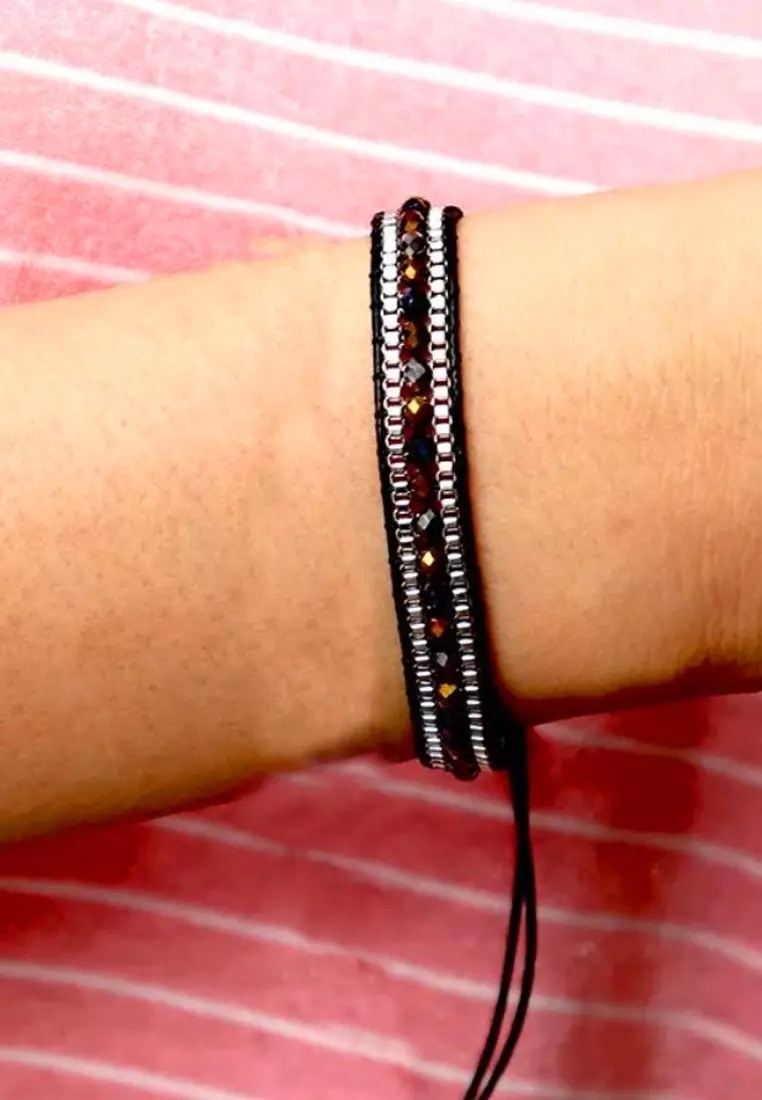 Aksesoris Gelang Wanita Crystals Beads Embellish Macrame Bracelet Black & Gold
