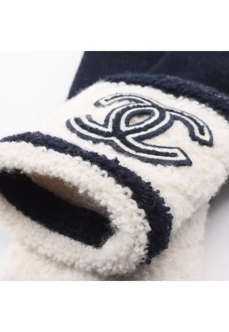 Pre-Loved Chanel coco mark mittens gloves glove cashmere Navy off white