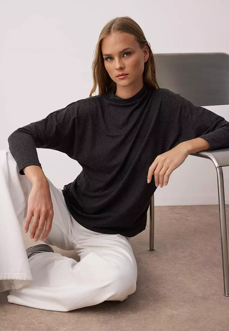 Black Stand Collar Batwing Sleeve Regular/Regular Fit Knitted Blouse