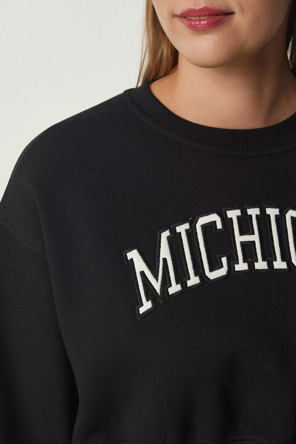 Embroidered Crop Knitted Sweatshirt
