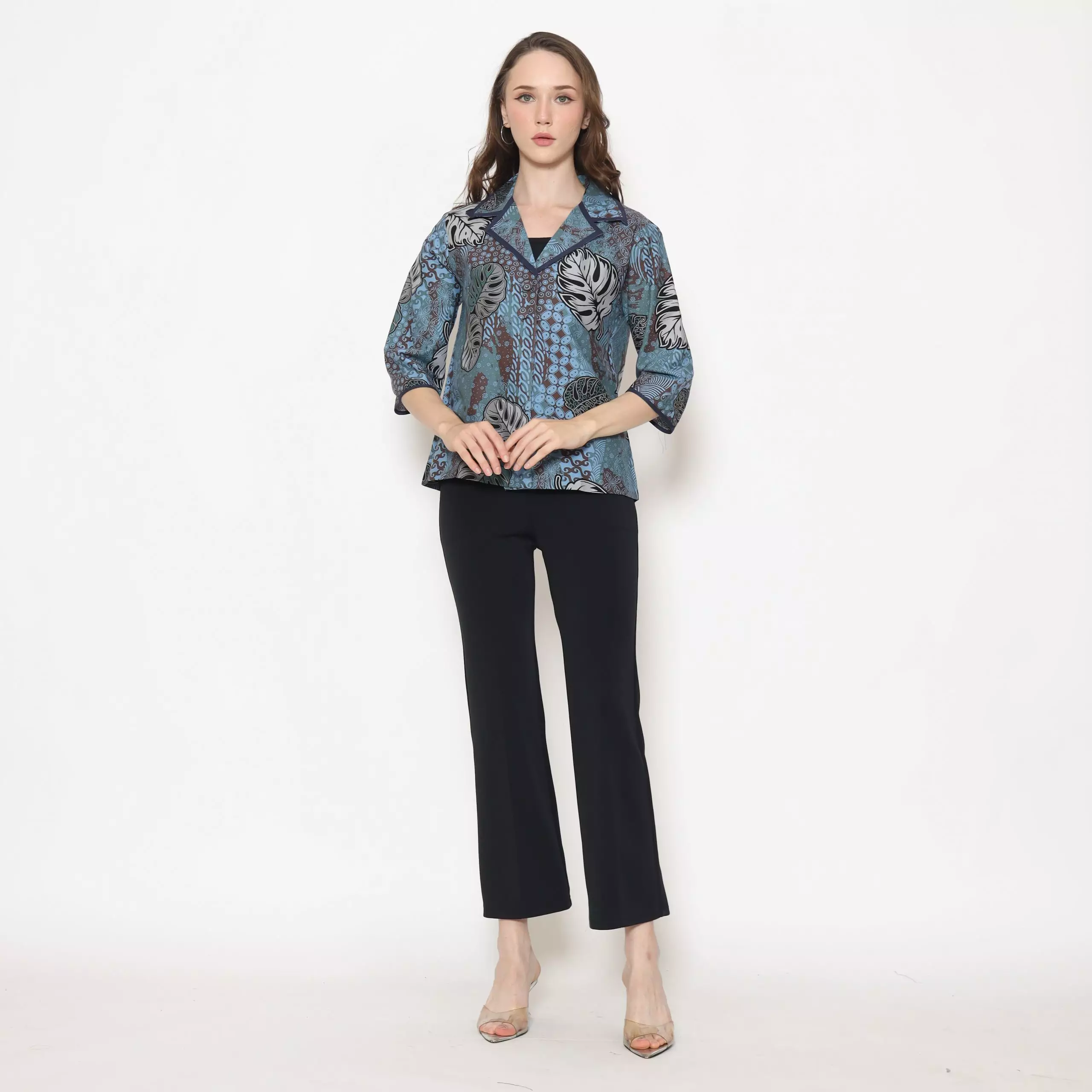 Blazer Batik Wanita - Bhatara Batik Kirei - Atasan Batik Modern Lengan Panjang