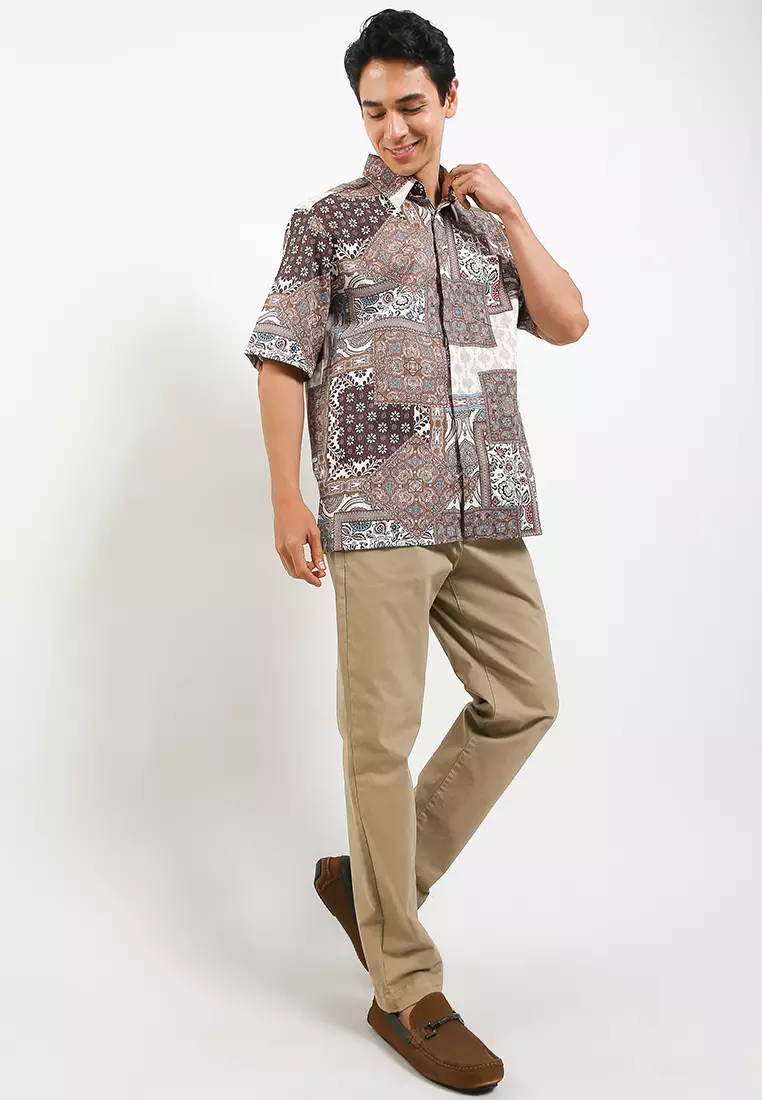 Hem Batik Reguler Fit Kontemporer