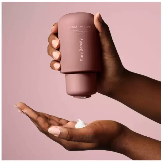 RARE BEAUTY Find Comfort Hydrating Body Lotion (250ml)