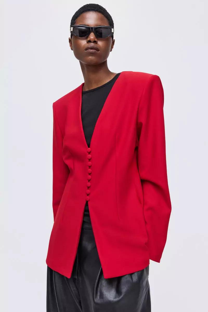 Collarless hourglass blazer