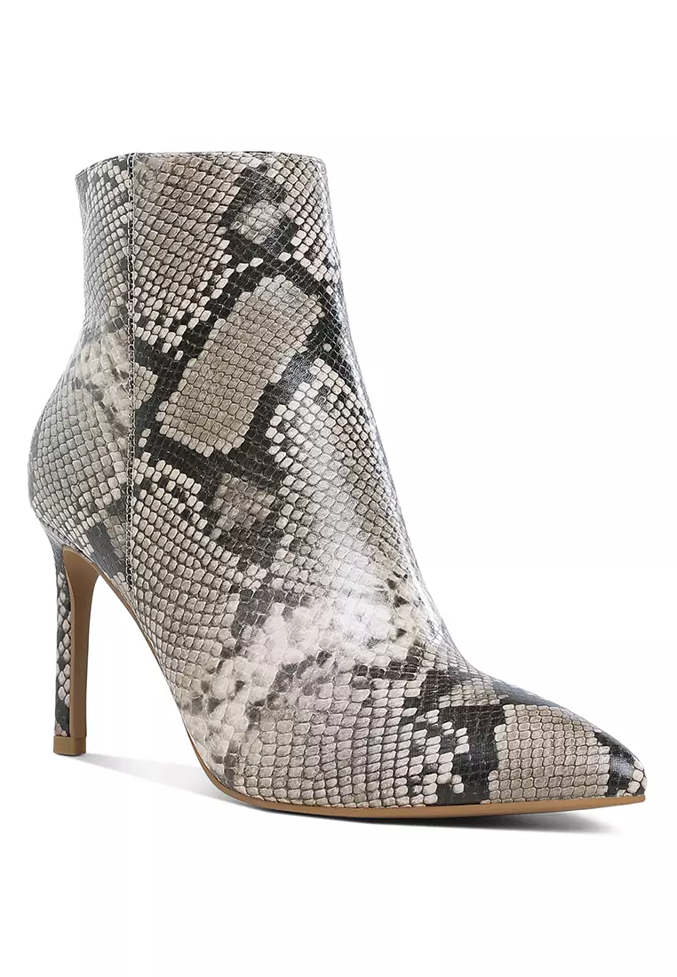 Sepatu bot hak stiletto bertekstur dengan motif ular