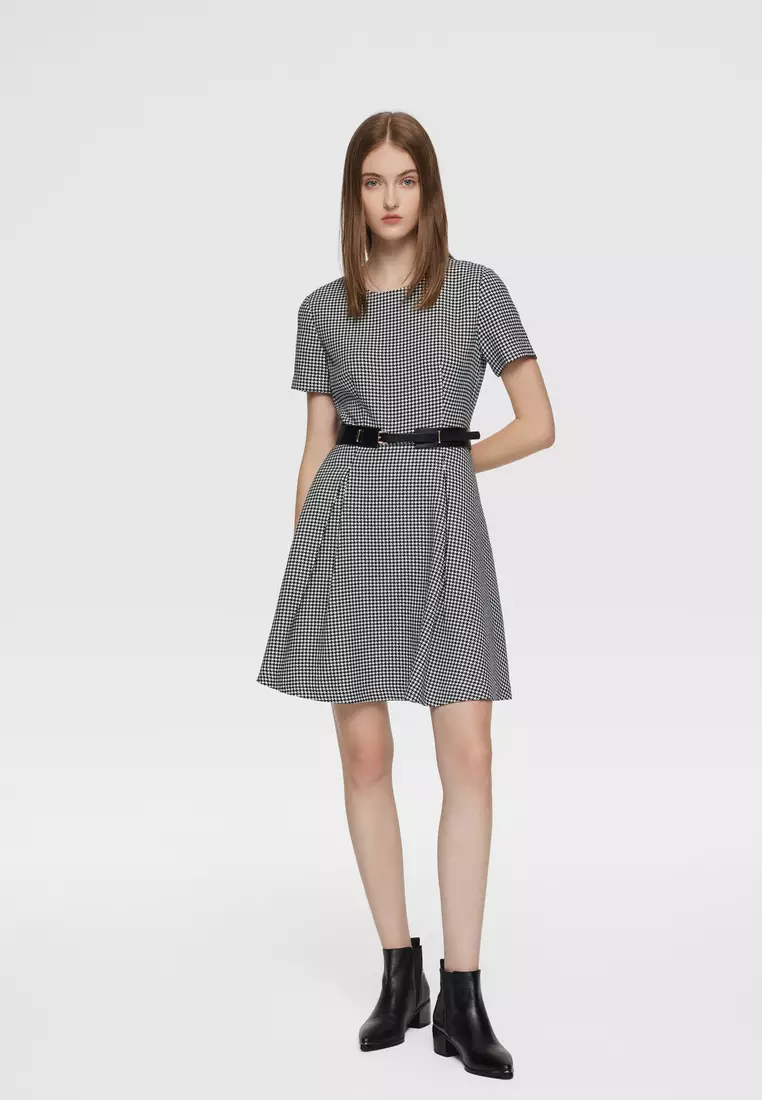 Short Sleeve Round-Neck Dress