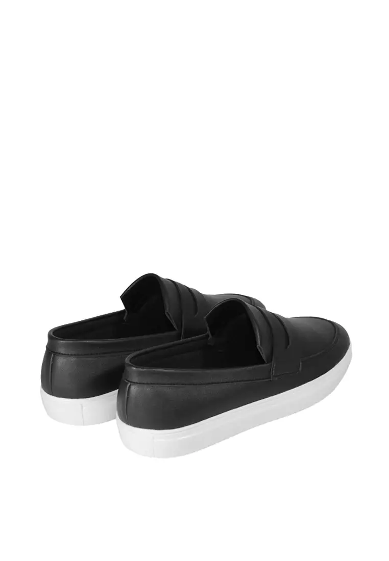 Hazzle Black Slip-On Shoes Men
