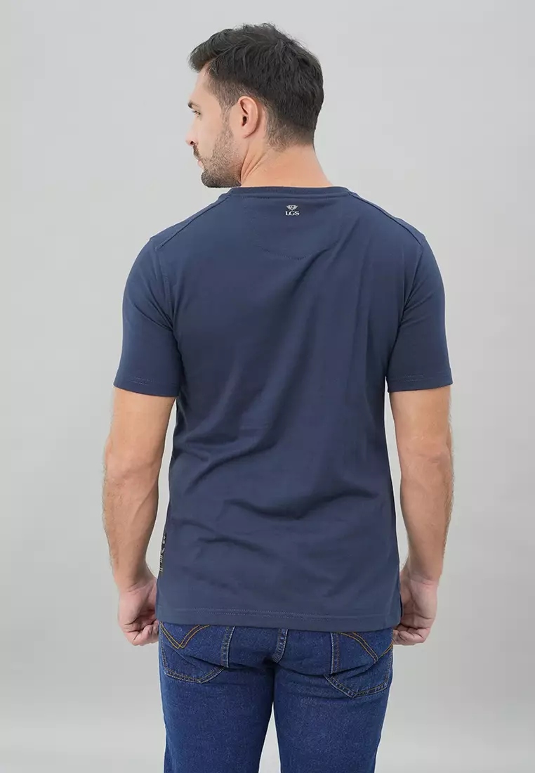 LGS - Kaos Casual Pria Lengan Pendek Warna Navy Gambar Sablon Slim Fit - JTS.322.S3206F.01.C
