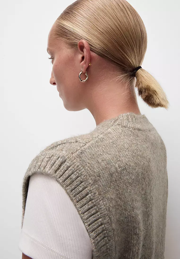 Cloud-Yarn Textured Knitted Vest