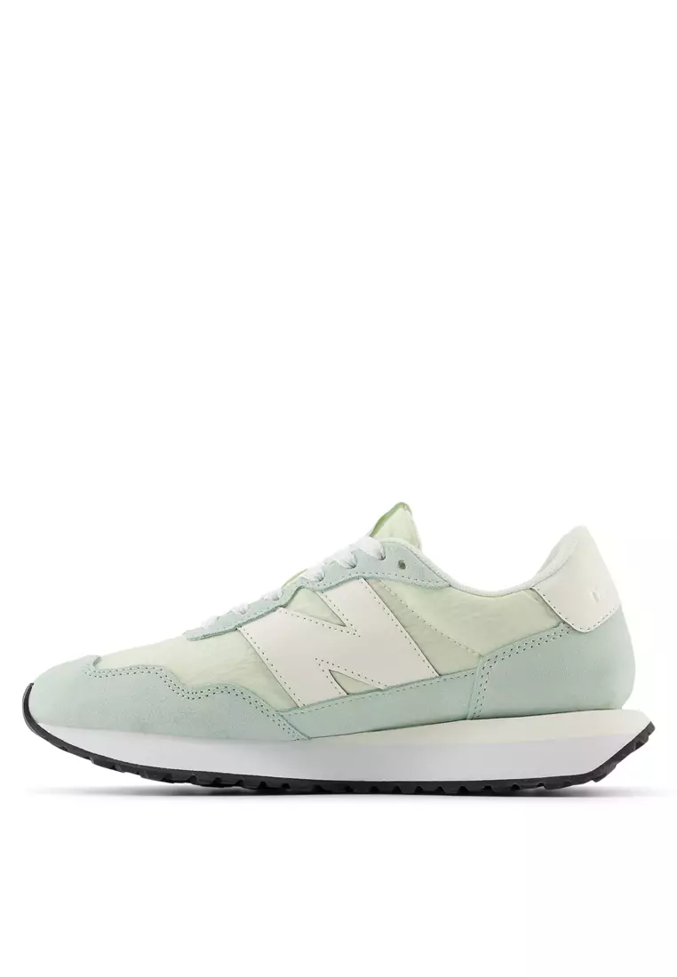 237 Classic Lifestyle Shoes