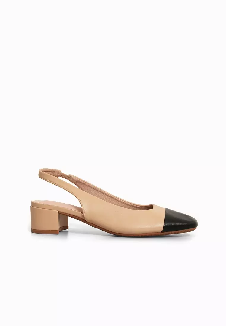 Discount on CLN  shoes - SKU: Daniella Pumps