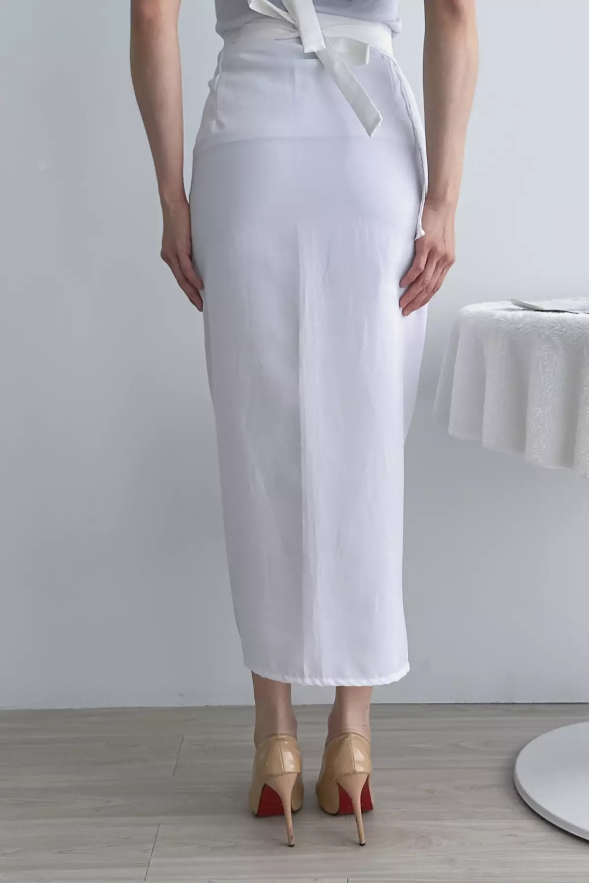 Andhika Frills Putih Sarong Rok Lilit Batik