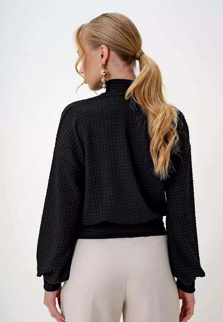Women's Black Half Turtleneck Seersucker Fabric Crop Blouse Alc-X13124