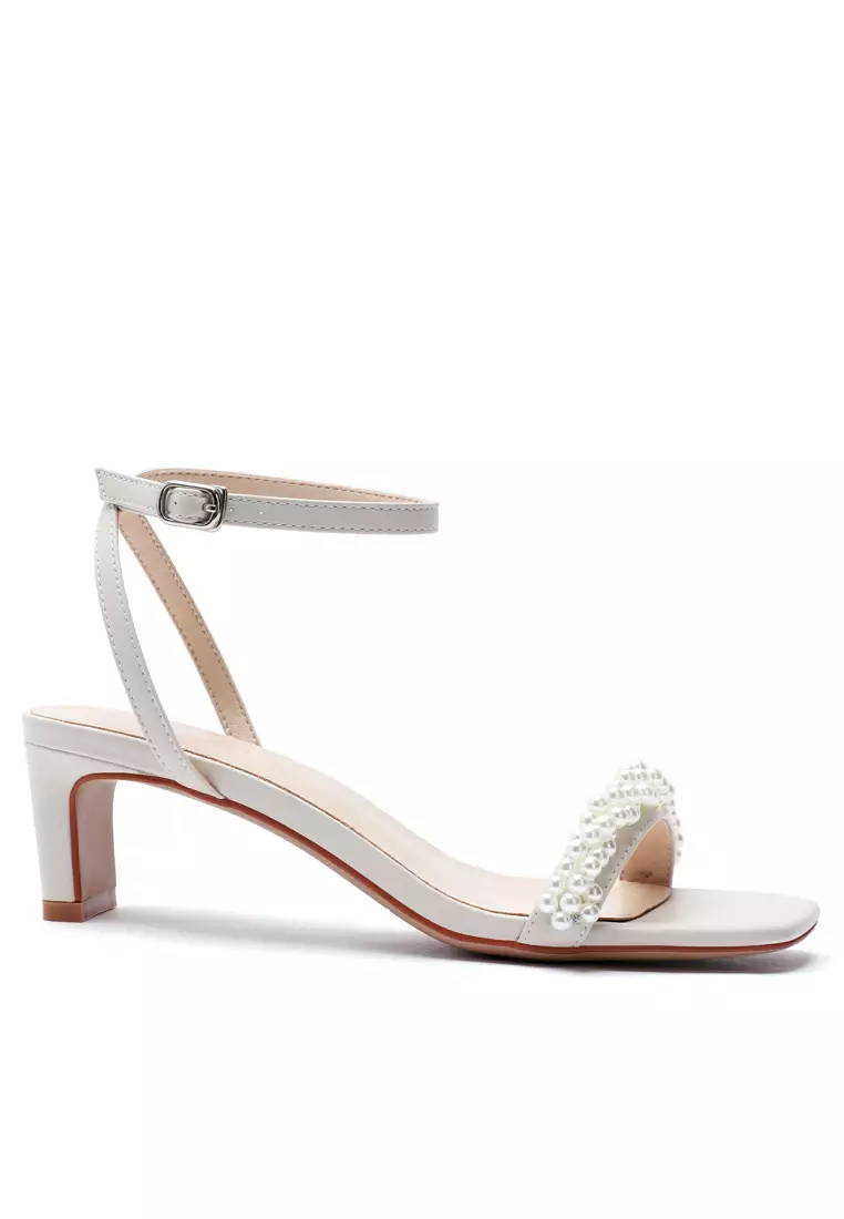 Discount on Twenty Eight Shoes  shoes - SKU: 5.5cm Pearl Buckle Strap Mid Heel Sandals 251-8