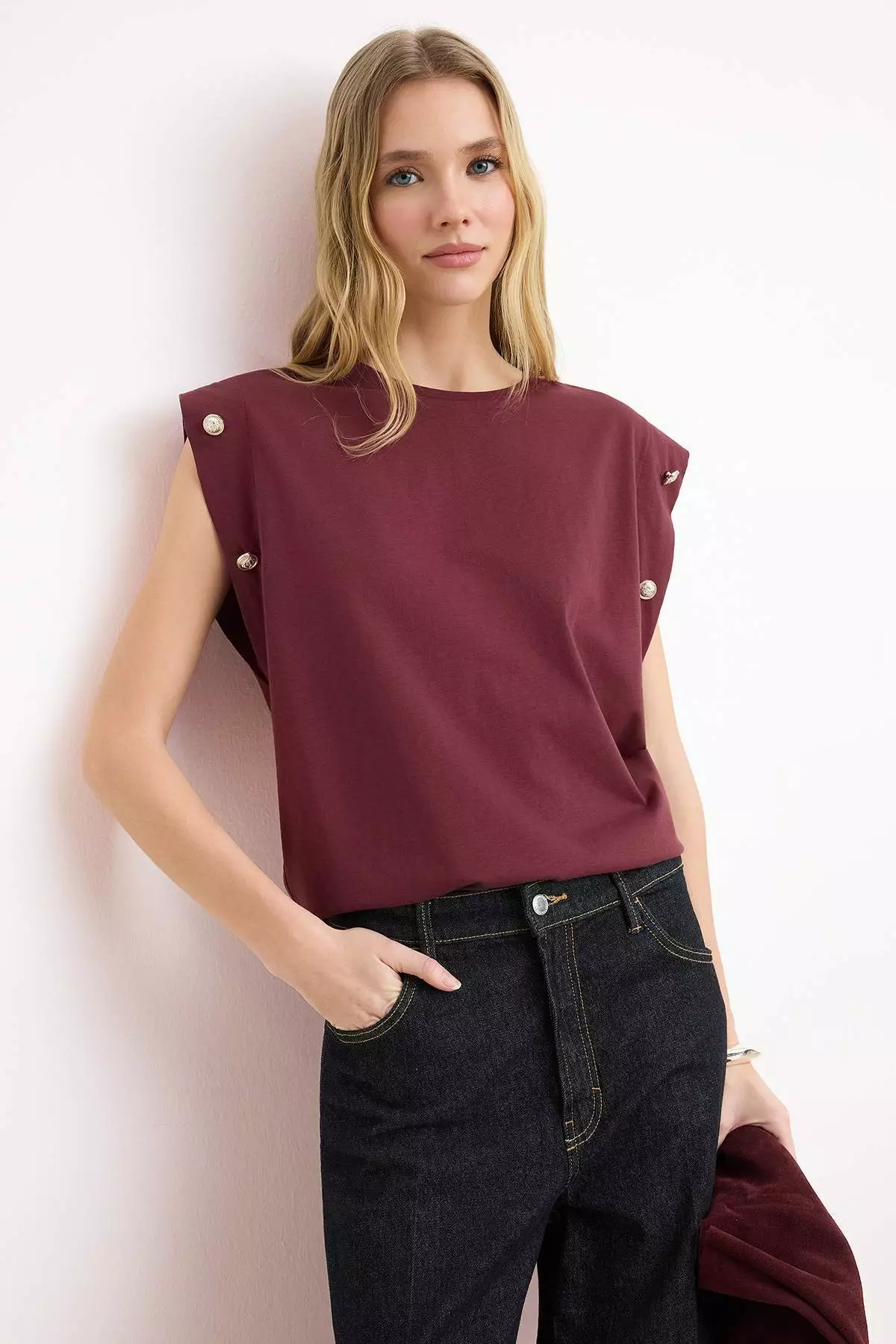Burgundy 1% Cotton Button Detail Shoulder Pad Look Basic Crew Neck Knitted T-Shirt Twoss23Ts16