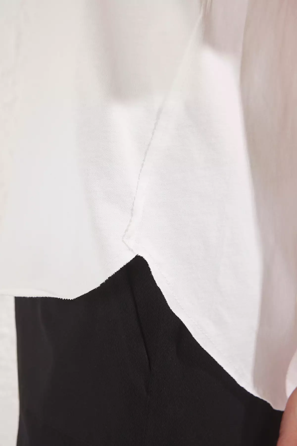 Ecru 100% Cotton V Neck Oversize/Wide Cut Knitted T-Shirt TWOSS25TS00162