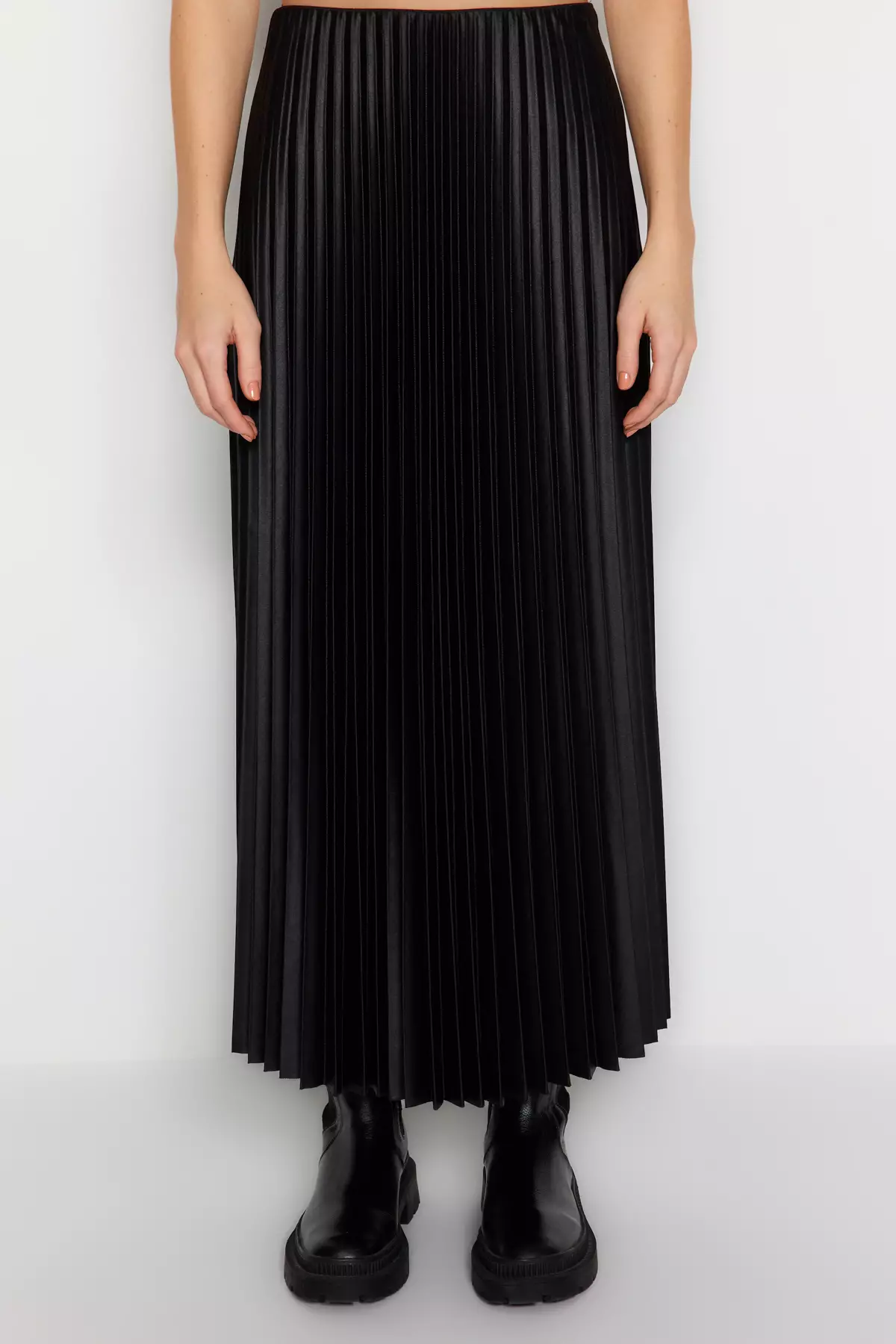 Pleated Maxi Knitted Skirt