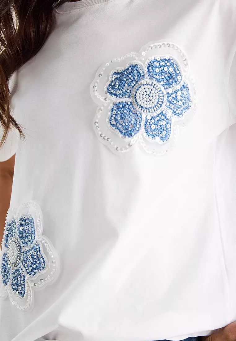 Flower Stone Accessory Short Sleeve Crew Neck T-Shirt 60602059