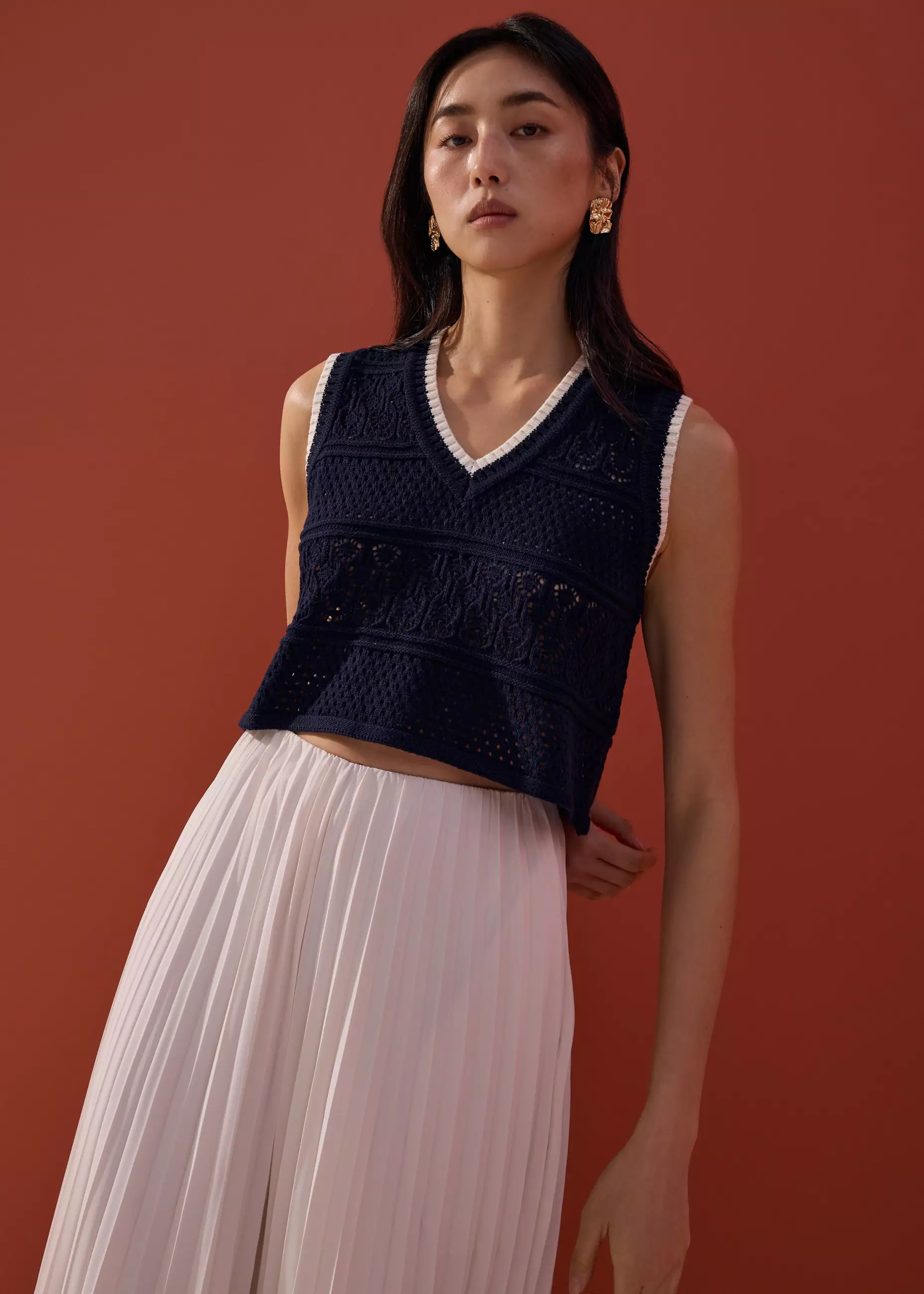 Atasan Wanita - Pointelle Contrast Knit V-neck Crop Shell Top