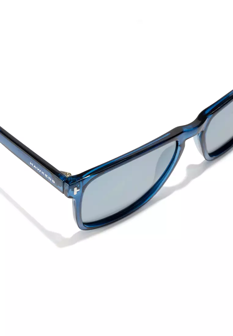 HAWKERS POLARIZED Navy Chrome DUST Sunglasses for Men and Women, Unisex. UV400 Protection. Official Product designed in Spain