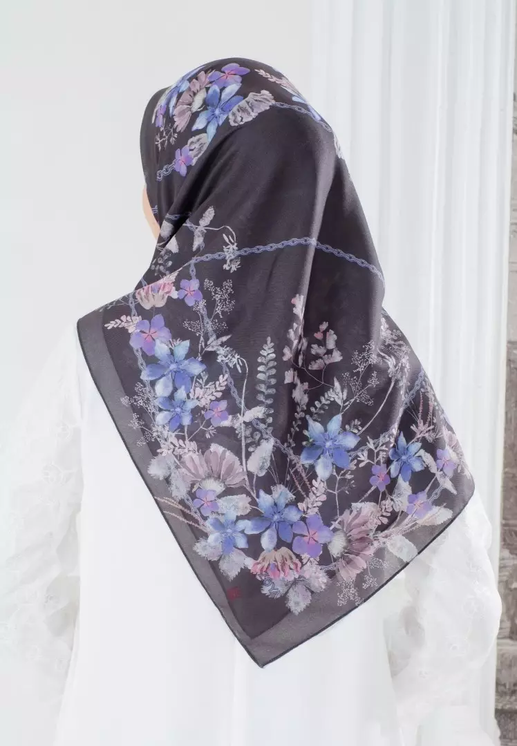 GERANIUM Print Scarf Black - Kerudung Hijab Segiempat Motif With BOX - Bahan Nesla - Ukuran 115x115