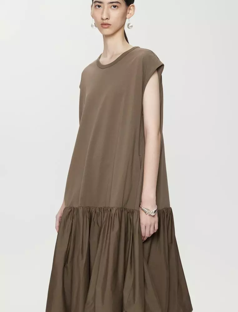 sleeveless dress