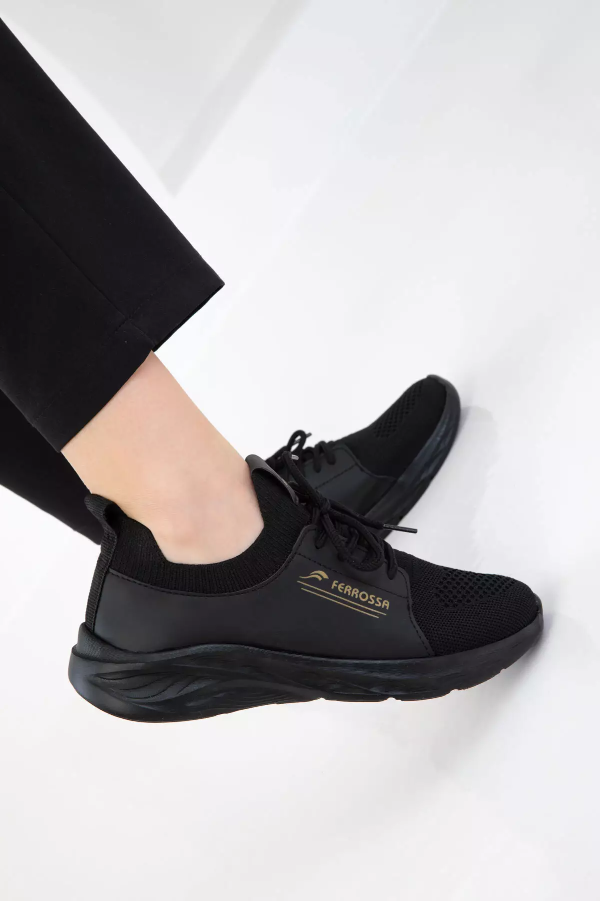 Black-Black-Gold Unisex Sneaker 20678